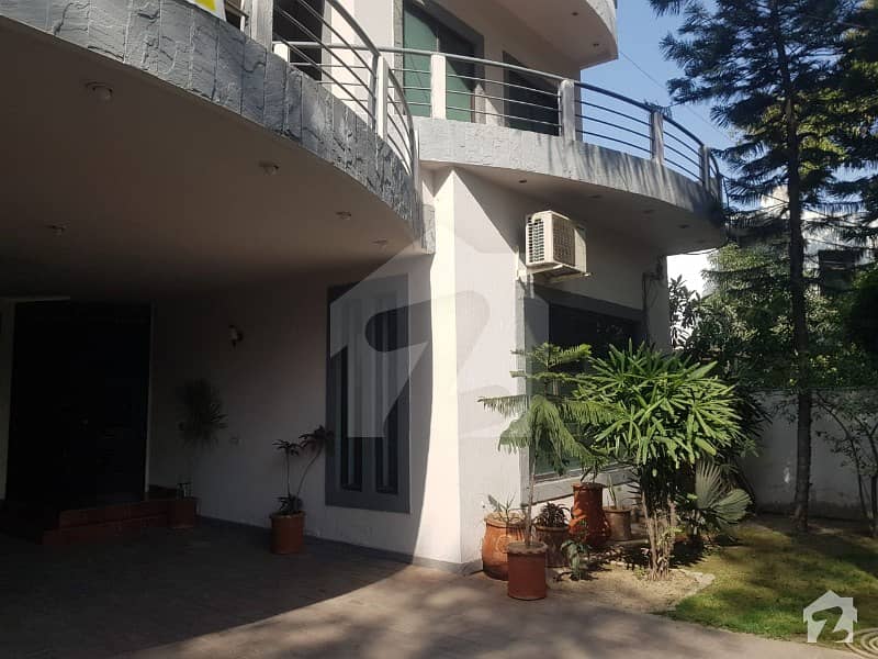 16 Marla Villa For Sale  In Cantt