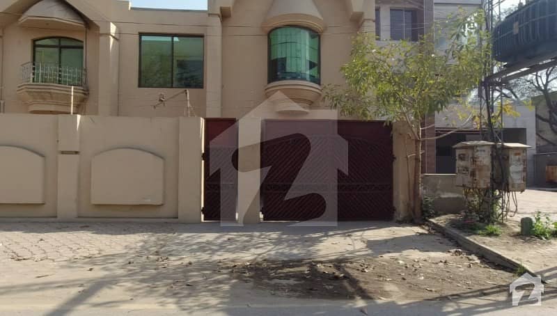 Centrally Located House For Rent In Johar Town Available
