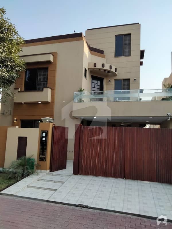 10 Marla Brand New House Available In Rafi Block