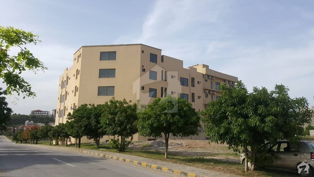 In DHA Defence 950 Square Feet Flat For Sale