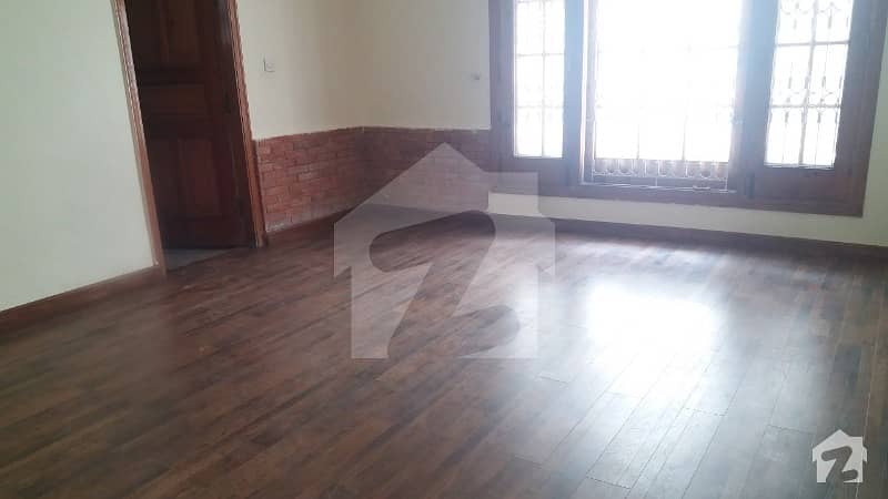 F-8 Double Storey House 4 Beds Drawing Dinning Tiled Flooring Rent 3.50 Lac