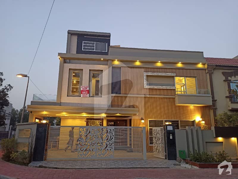 Solid Constructed Luxurious 10 Marla Corner House for Sale in Gulbahar Block - Sector C