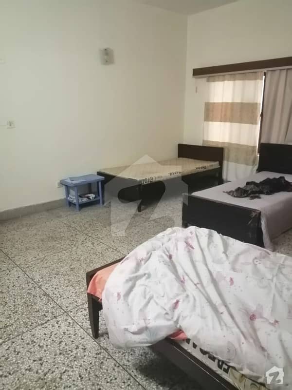 Hostel Room Is Available On Rent