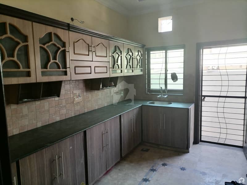 جی منگولیا پارک گوجرانوالہ میں 5 کمروں کا 10 مرلہ مکان 1.5 کروڑ میں برائے فروخت۔