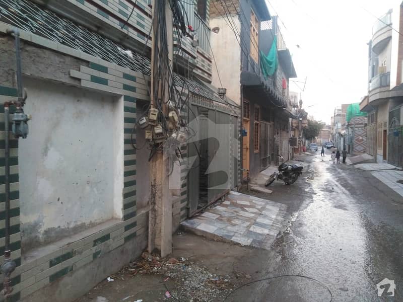 حیات آباد فیز 1 - ڈی4 حیات آباد فیز 1 حیات آباد پشاور میں 6 کمروں کا 5 مرلہ مکان 1.65 کروڑ میں برائے فروخت۔
