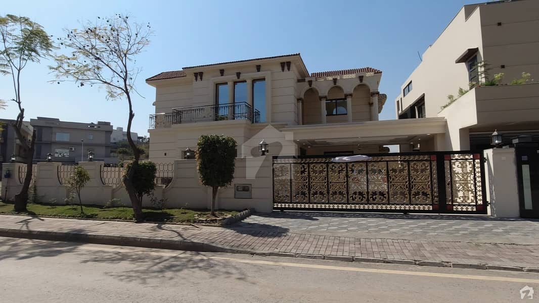 25 Marla Brand New Luxury Furnished House For Sale