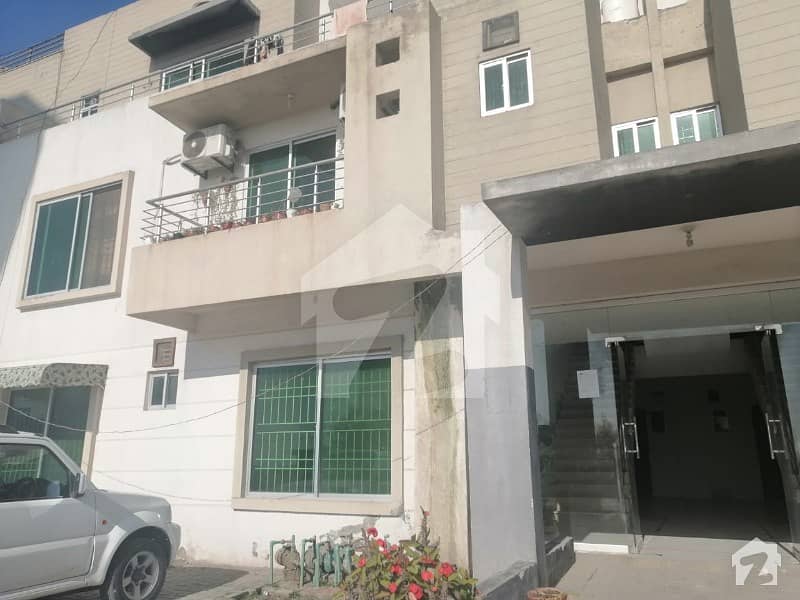 In D-17 1500  Square Feet Flat For Sale