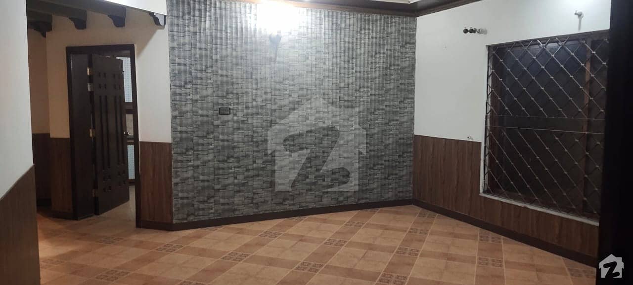 کوہِ نور سٹی فیصل آباد میں 5 کمروں کا 12 مرلہ مکان 1.4 لاکھ میں کرایہ پر دستیاب ہے۔