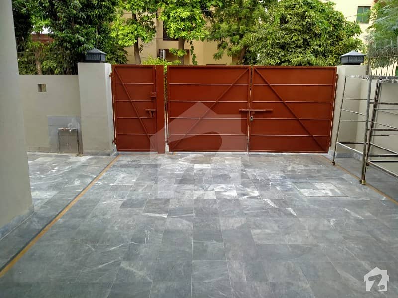 1 Kanal Separate Gate Upper Portion 2 Bedrooms Dha Phase 4 Block Dd