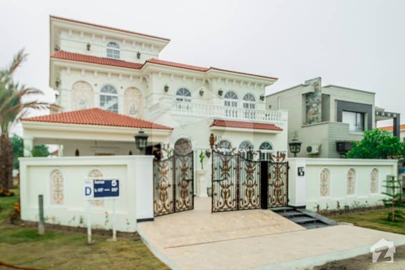 ڈی ایچ اے فیز 5 ڈیفنس (ڈی ایچ اے) لاہور میں 7 کمروں کا 1 کنال مکان 3.2 لاکھ میں کرایہ پر دستیاب ہے۔