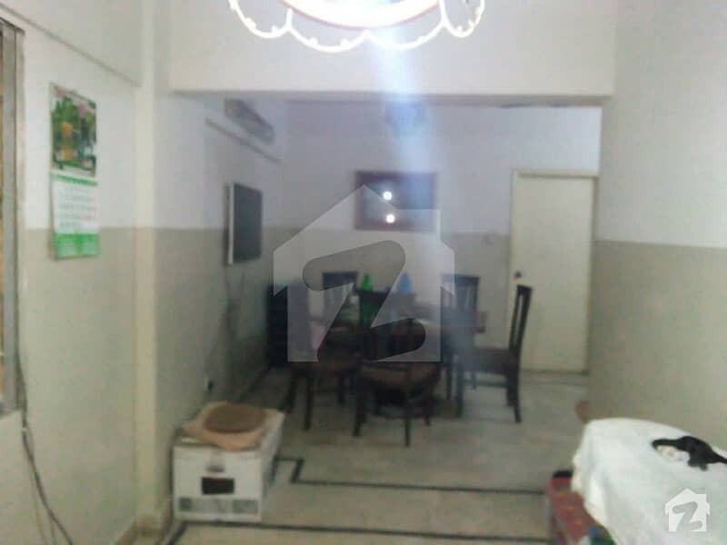 یونیورسٹی روڈ کراچی میں 3 کمروں کا 6 مرلہ فلیٹ 35 ہزار میں کرایہ پر دستیاب ہے۔
