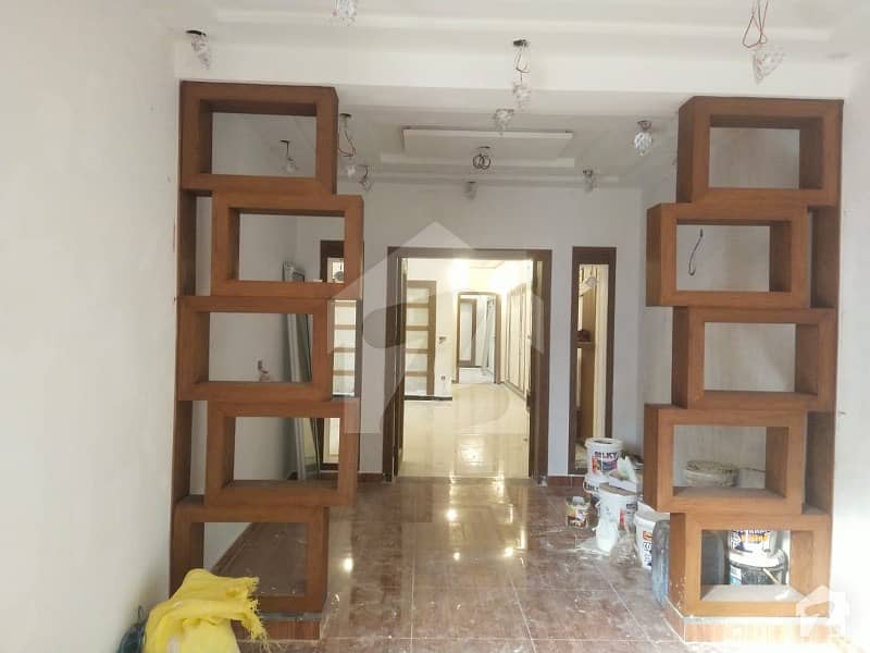 آرکیٹیکٹس انجنیئرز ہاؤسنگ سوسائٹی لاہور میں 5 کمروں کا 10 مرلہ مکان 2.45 کروڑ میں برائے فروخت۔