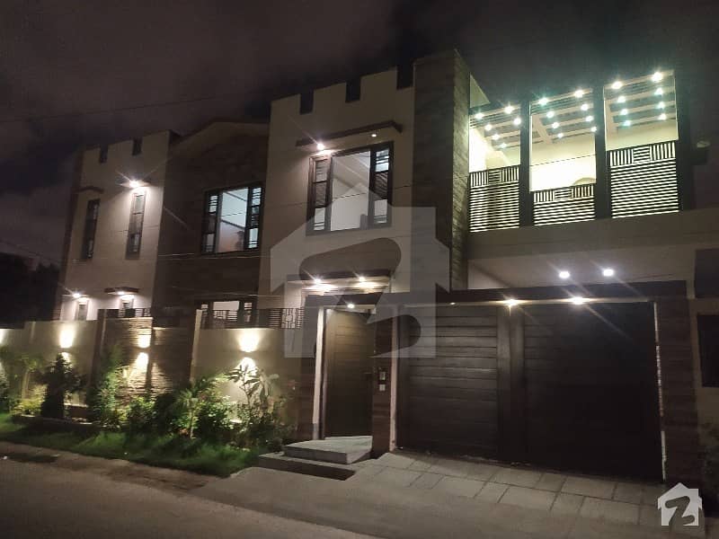 Westopen Corner,500 yards luxury Banglow with Basment available for sale