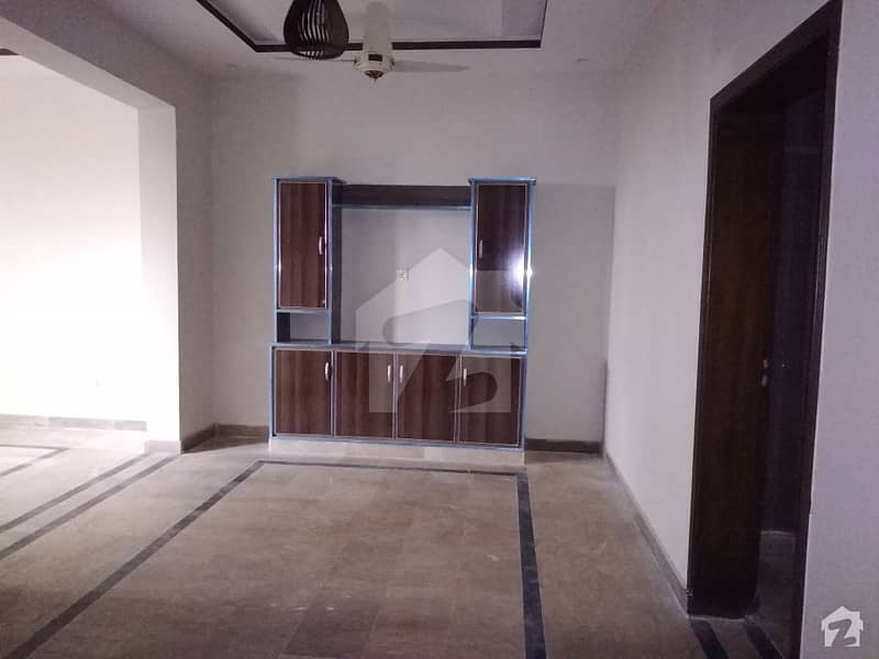 علی ٹاؤن راولپنڈی میں 5 کمروں کا 6 مرلہ مکان 38 ہزار میں کرایہ پر دستیاب ہے۔