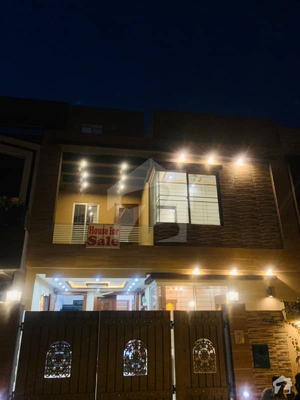 بحریہ ٹاؤن ۔ بلاک سی سی بحریہ ٹاؤن سیکٹرڈی بحریہ ٹاؤن لاہور میں 3 کمروں کا 5 مرلہ مکان 1.3 کروڑ میں برائے فروخت۔