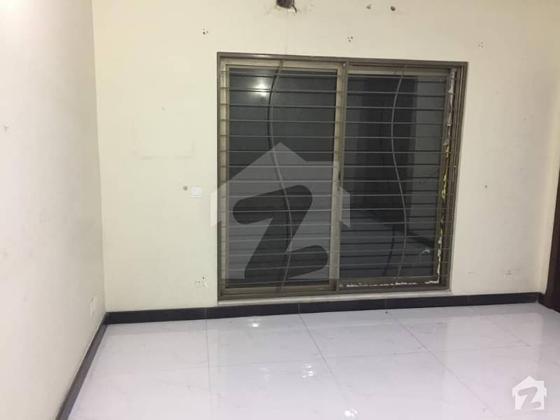 1 Kanal Upper Portion Available For Rent With Car Parking