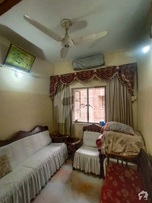 علامہ اقبال ٹاؤن ۔ خیبر بلاک علامہ اقبال ٹاؤن لاہور میں 2 کمروں کا 3 مرلہ فلیٹ 31 لاکھ میں برائے فروخت۔