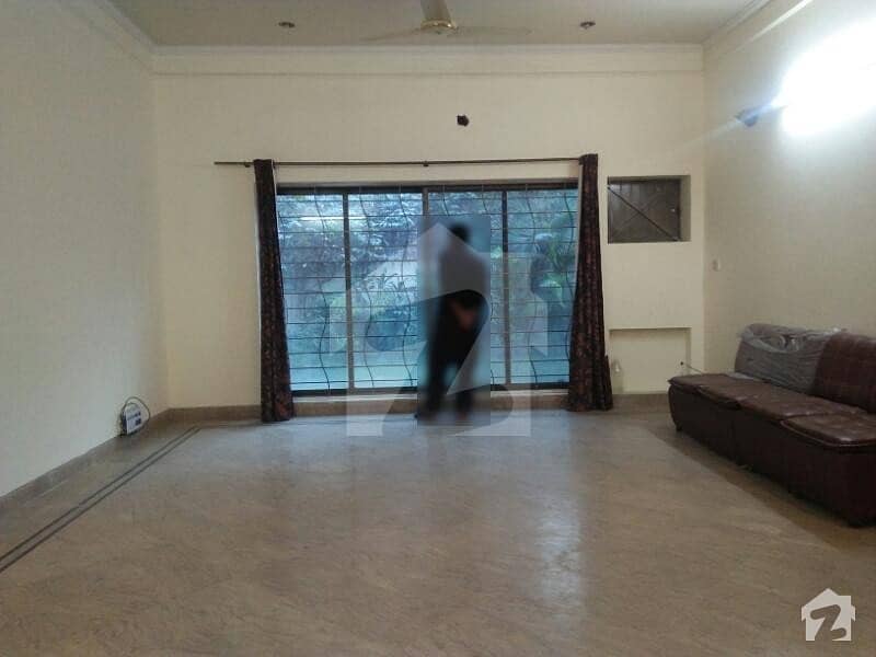گڑھی شاہو لاہور میں 3 کمروں کا 14 مرلہ مکان 2.8 کروڑ میں برائے فروخت۔