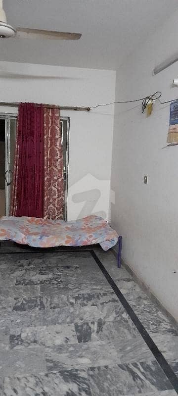 ماڈل ٹاؤن لِنک روڈ ماڈل ٹاؤن لاہور میں 4 کمروں کا 8 مرلہ مکان 55 ہزار میں کرایہ پر دستیاب ہے۔