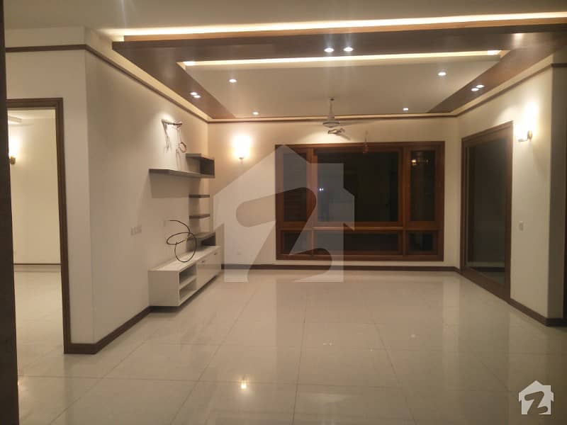 500 Yards Well Maintained Bungalow For Sale Dha Defence Phase V  5 Bedrooms