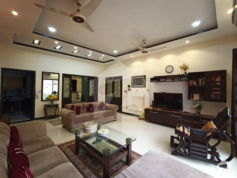 او پی ایف ہاؤسنگ سکیم لاہور میں 5 کمروں کا 1 کنال مکان 3.75 کروڑ میں برائے فروخت۔