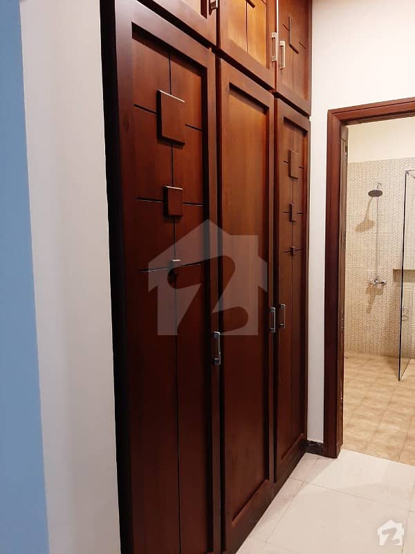 پشاور روڈ راولپنڈی میں 5 کمروں کا 8 مرلہ مکان 3.6 کروڑ میں برائے فروخت۔