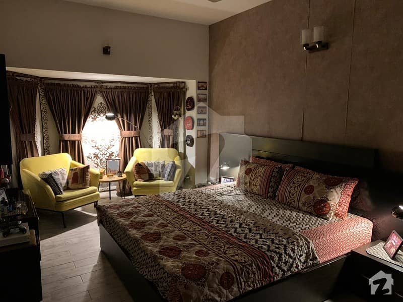 شہزاد ٹاؤن اسلام آباد میں 7 کمروں کا 9 مرلہ مکان 3 کروڑ میں برائے فروخت۔