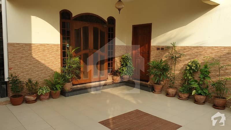 Bungalow For Sale 300 Yard Phase 7 Between