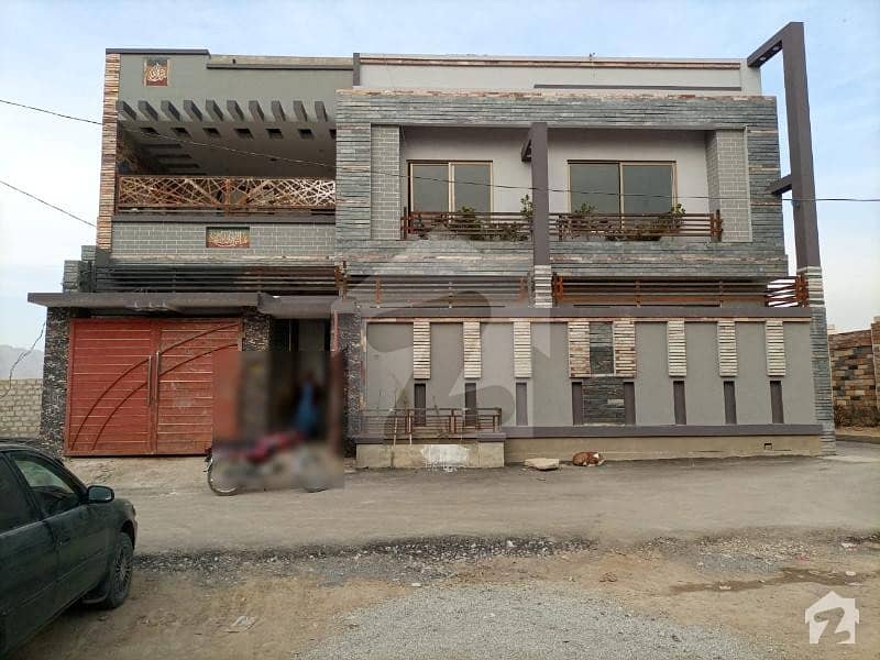 کیلی پینڈ خان روڈ کوئٹہ میں 8 کمروں کا 9 مرلہ مکان 3.5 کروڑ میں برائے فروخت۔