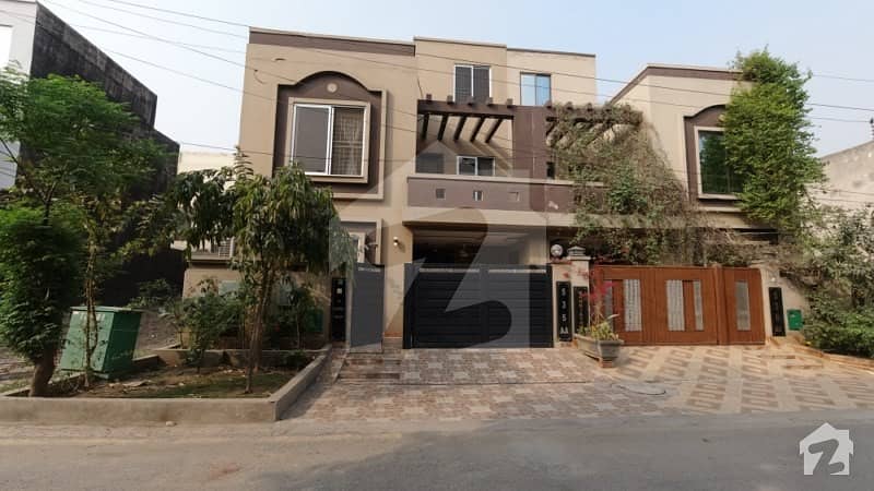 Ideally Located Warehouse For Sale In Kala Khatai Road Available