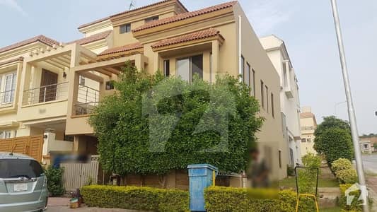 Corner Boulevard House Excellent Location And Lawn Corner Boulevard House Excellent Location And Lawn