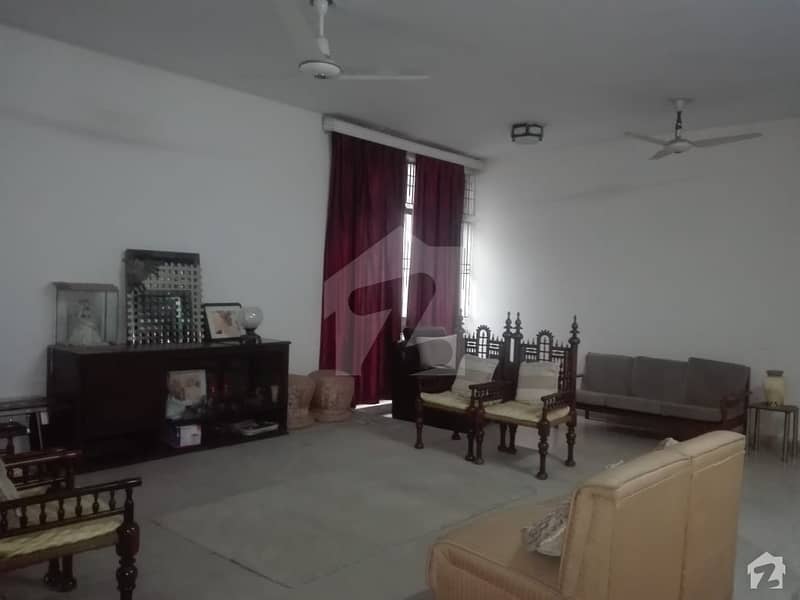 خیابانِ امین ۔ بلاک ڈی خیابانِ امین لاہور میں 5 کمروں کا 1.1 کنال مکان 2.5 کروڑ میں برائے فروخت۔