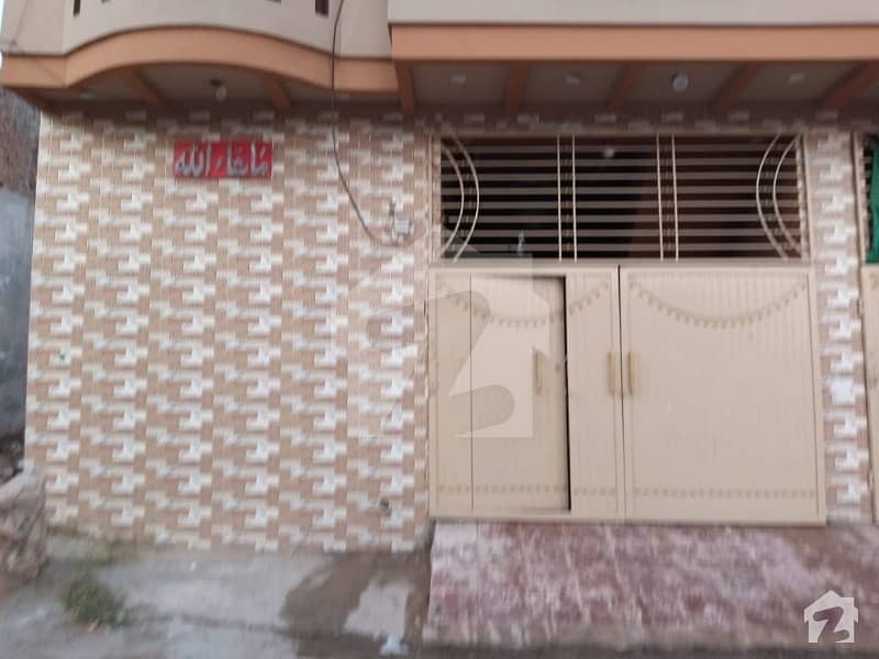 رزاق ٹاؤن چکراروڈ راولپنڈی میں 2 کمروں کا 3 مرلہ مکان 43 لاکھ میں برائے فروخت۔