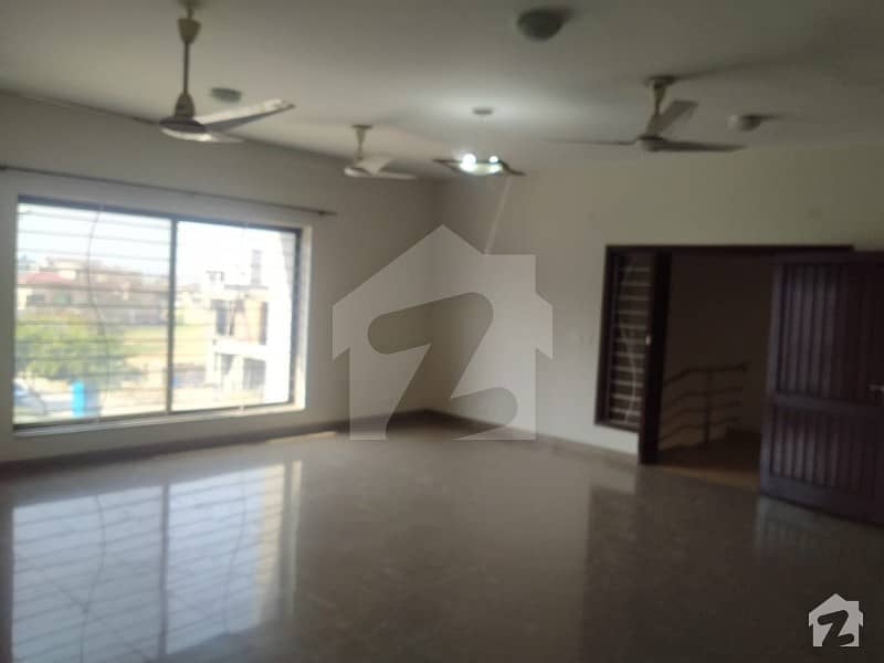 upper portion available for rent in dha 2 islamabad neat and clean good condition near giga mall dha school  prime location near gt road
