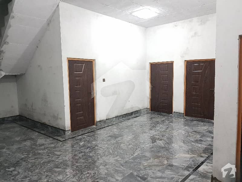 رشید آباد ملتان میں 2 کمروں کا 5 مرلہ مکان 20 ہزار میں کرایہ پر دستیاب ہے۔