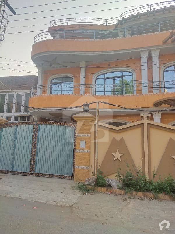 گڑھی شاہو لاہور میں 4 کمروں کا 1.3 کنال مکان 4.15 کروڑ میں برائے فروخت۔
