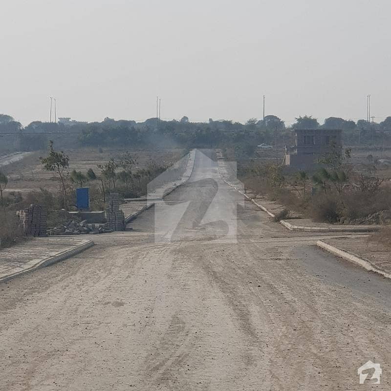 ٹاپ سٹی 1 - بلاک جی ٹاپ سٹی 1 اسلام آباد میں 2 کنال کمرشل پلاٹ 25 کروڑ میں برائے فروخت۔