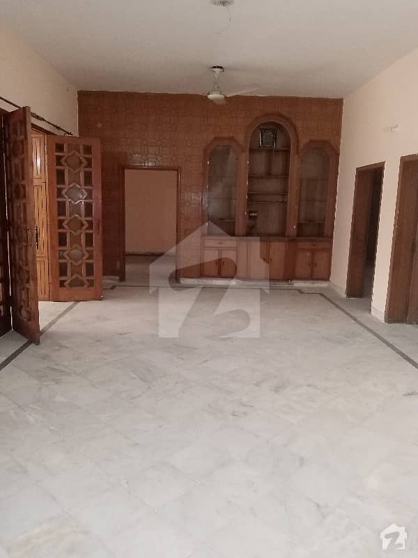 6500  Square Feet House Ideally Situated In Iqbal Avenue