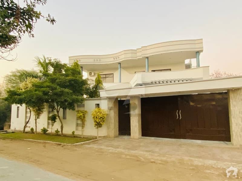 جیل روڈ بہاولپور میں 6 کمروں کا 1.1 کنال مکان 3.9 کروڑ میں برائے فروخت۔
