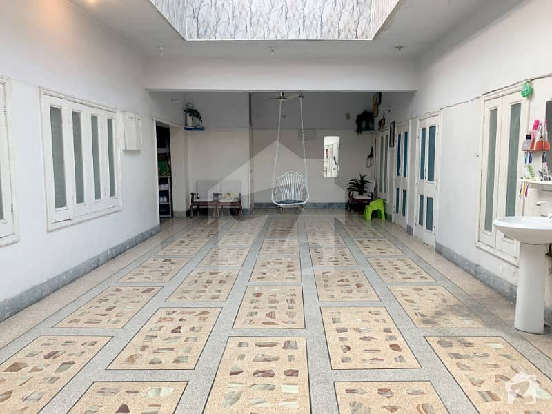 نشاط آباد فیصل آباد میں 4 کمروں کا 10 مرلہ مکان 35 ہزار میں کرایہ پر دستیاب ہے۔