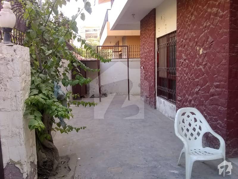 باتھ آئی لینڈ کراچی میں 4 کمروں کا 10 مرلہ مکان 1.4 لاکھ میں کرایہ پر دستیاب ہے۔