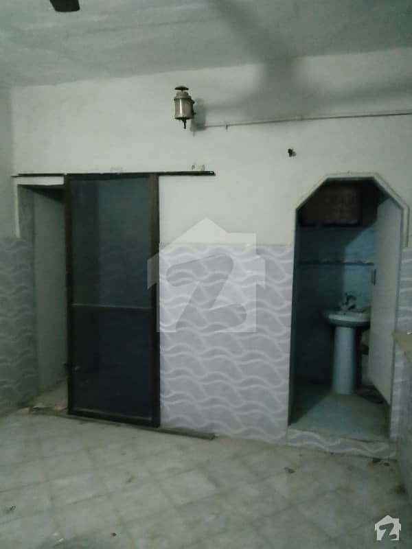 شادمان ٹاؤن - سیکٹر 14 / بی شادمان نارتھ ناظم آباد کراچی میں 2 کمروں کا 3 مرلہ فلیٹ 15 ہزار میں کرایہ پر دستیاب ہے۔