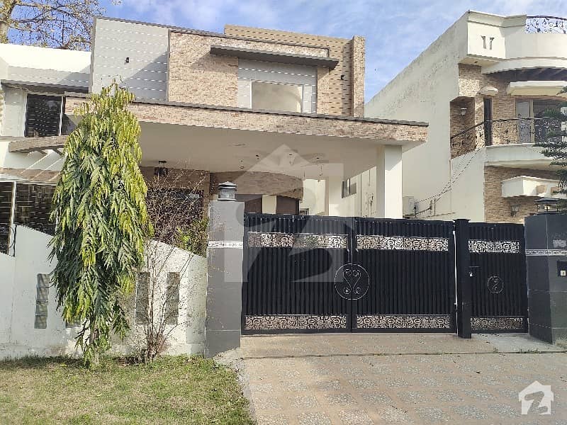 3600  Square Feet Spacious House Available In Cantt For Sale