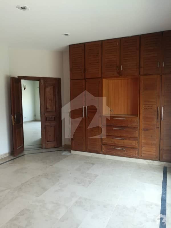 10 marla upper portion available for rent in soan garden with all facilities
