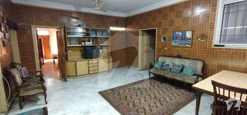 آئی ۔ 8 اسلام آباد میں 9 کمروں کا 12 مرلہ مکان 6.3 کروڑ میں برائے فروخت۔