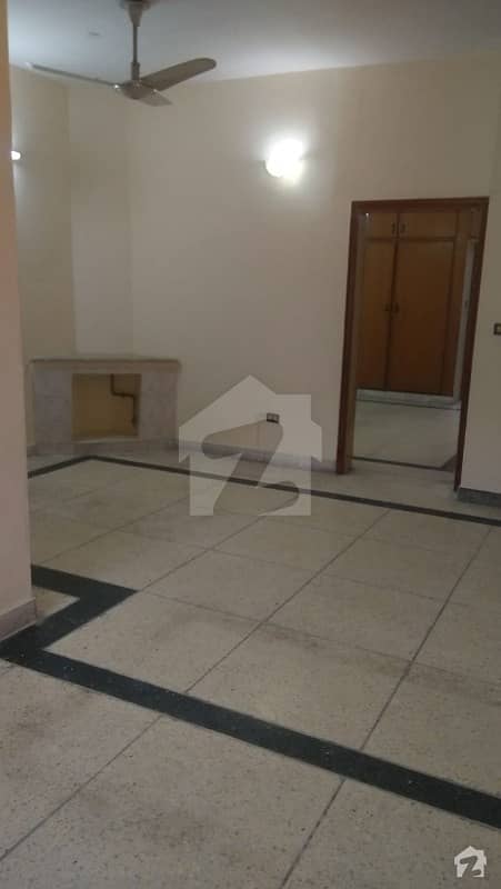 2700  Square Feet Upper Portion For Rent In G-6