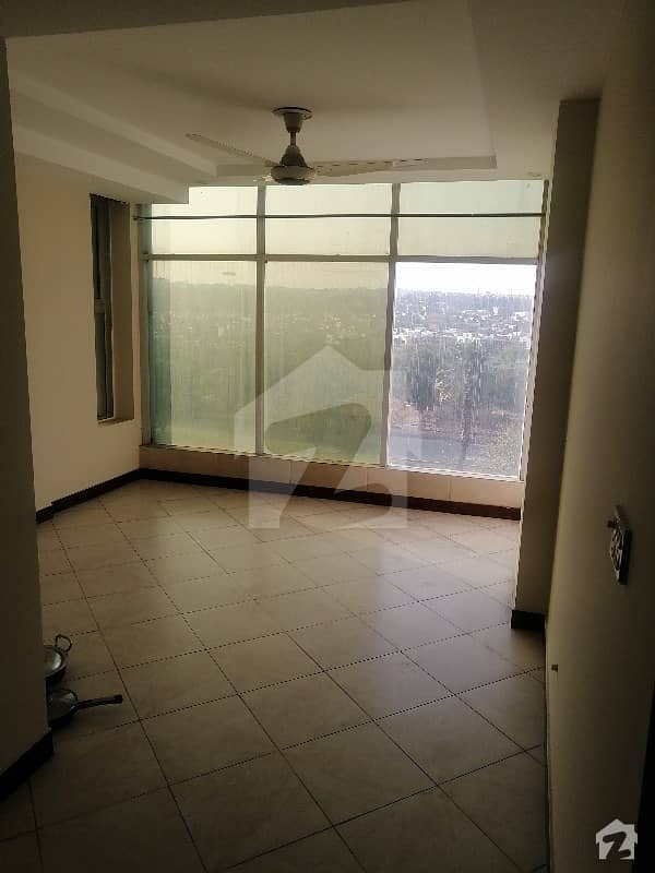 One Bed Flat 600 Sq Ft Top Location