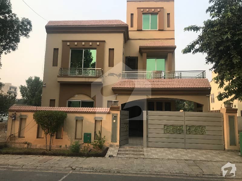 Old 10 Marla Bungalow For Sale In Bahria Town
