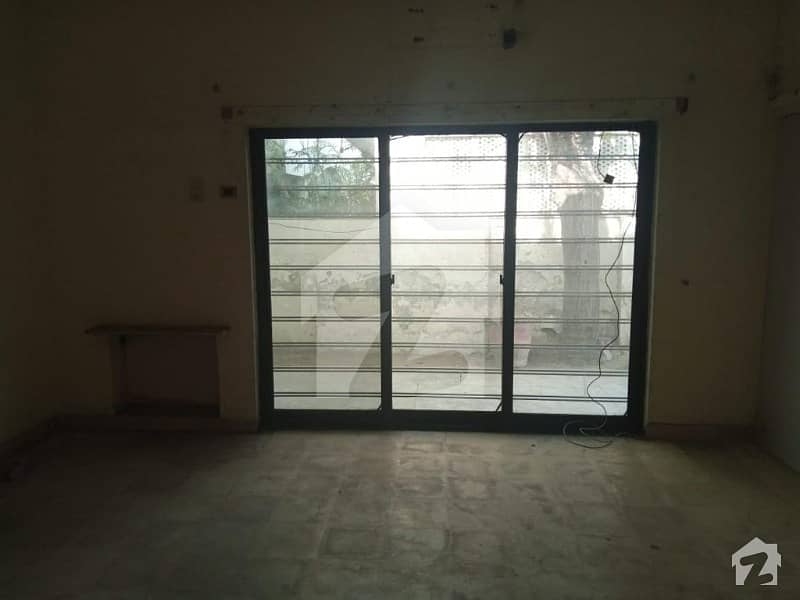 Dha Phase 2/ 2 Kanal Old House For Sale