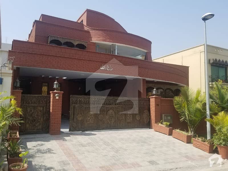 A 500 Sq Yd  7 Bedroom Excellent Constructed House For Sale